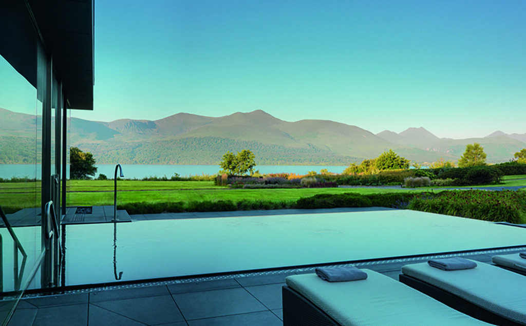 51-view_from_the_outdoor_vitality_pool_with_sun_loungers_720
